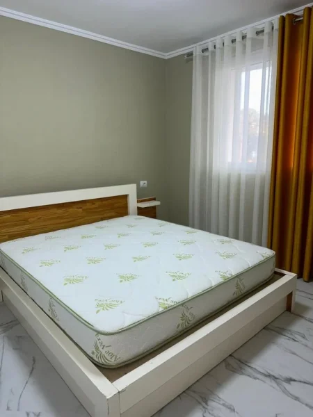 Tirane, jepet me qera apartament 1+1+Aneks Kati 1, 56 m² 450 € (senatoriumi , rruga shefqet ndroqi)