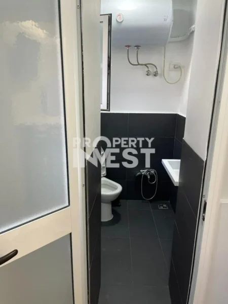 Tirane, jepet me qera apartament 1+1 Kati 1, 62 m² 490 € (Stadiumi Dinamo)