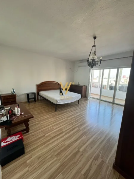 Tirane, shitet apartament 3+1+Ballkon Kati 5, 170 m² 400.000 € (KRISTAL CENTER)