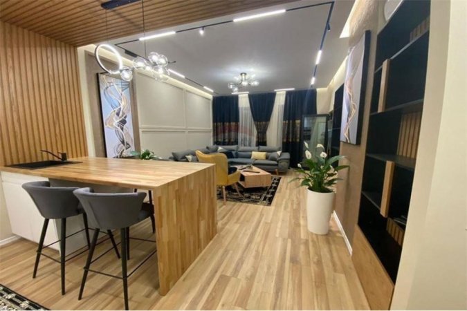 Tirane, jepet me qera apartament 1+1 , 75 m² 800 € (Apartament luksoz per qira tek Arlis!)