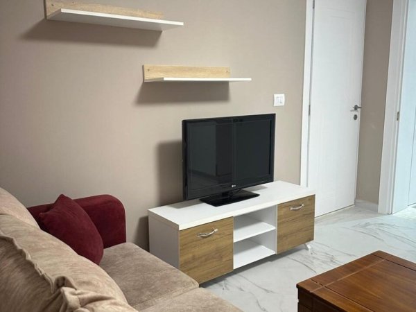 Tirane, jepet me qera apartament 1+1 Kati 1, 55 m² 450 € (Dr. Shefqet Ndroqi)