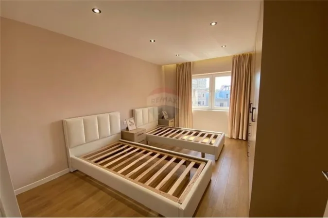 Tirane, shitet apartament 2+1 Kati 5, 75 m² 166.500 € (Shitet Apartamen 2+1+40 m verande Mine Peza)