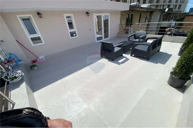 Tirane, shitet apartament 2+1 Kati 5, 75 m² 166.500 € (Shitet Apartamen 2+1+40 m verande Mine Peza)