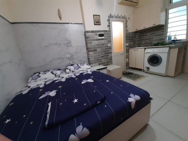 Tirane, jepet me qera garsonier 1+1 Kati 1, 45 m² 330 € (Rruga Gjon Mili)