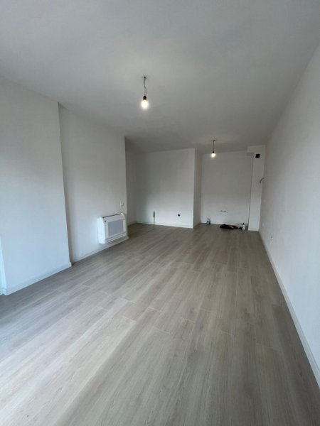 Tirane, jepet me qera apartament 2+1+Ballkon Kati 1, 93 m² 700 € (MYSLYM SHYR)
