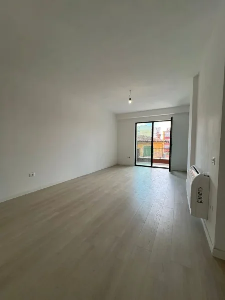 Tirane, jepet me qera apartament 2+1+Ballkon Kati 1, 97 m² 700 € (MYSLYM SHYRI)