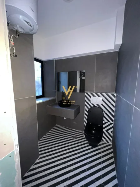 Tirane, jepet me qera dyqan Kati 0, 180 m² 4.000 € (RRUGA E DURRESIT)