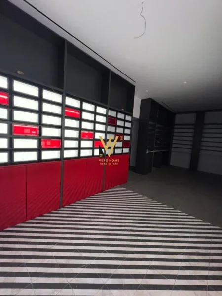 Tirane, jepet me qera dyqan Kati 0, 180 m² 4.000 € (RRUGA E DURRESIT)