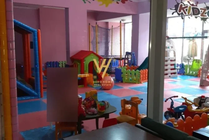 Tirane, shitet ambjent biznesi Kati 0, 240 m² 290.000 € (RRUGA E DIBRES)