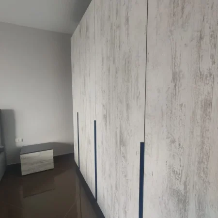 Tirane, jepet me qera apartament 2+1+Ballkon Kati 10, 110 m² 650 € (21 DHJETORI)