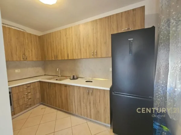 Tirane, jepet me qera apartament 2+1+Aneks+Ballkon Kati 4, 105 m² 600 € (LIQENI THATE)