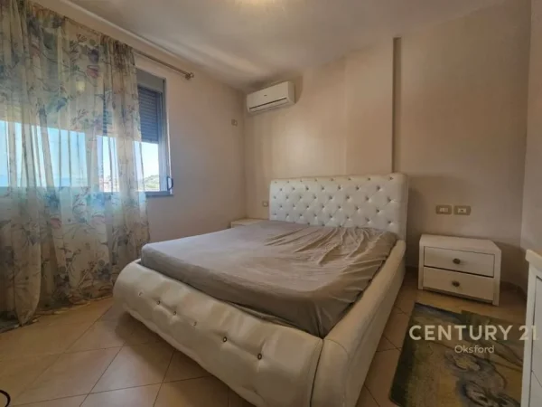 Tirane, jepet me qera apartament 2+1+Aneks+Ballkon Kati 4, 105 m² 600 € (LIQENI THATE)