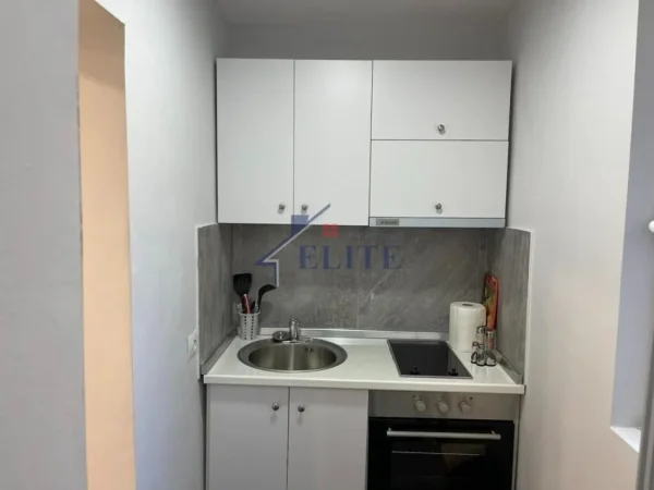 Tirane, jepet me qera apartament 1+1 Kati 1, 50 m² 490 € (Stadiumi Dinamo)