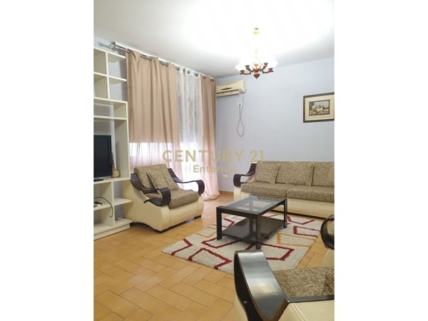 Tirane, jepet me qera apartament 3+1+Aneks+Ballkon Kati 8, 140 m² 1.000 € (Garda)