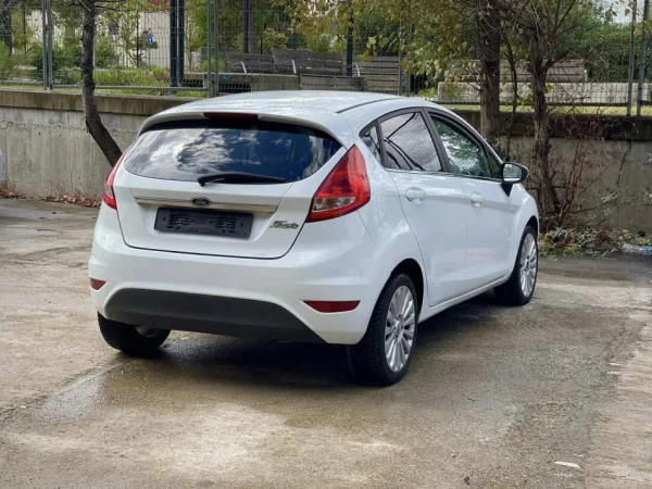 Tirane, shes makine FORD FIESTA Benzin, e bardhë manuale Kondicioner 200.943 km 3.790 €