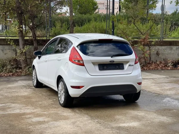 Tirane, shes makine FORD FIESTA Benzin, e bardhë manuale Kondicioner 200.943 km 3.790 €