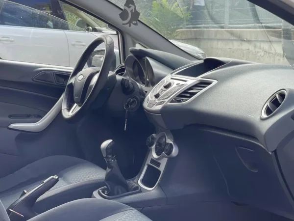 Tirane, shes makine FORD FIESTA Benzin, e bardhë manuale Kondicioner 200.943 km 3.790 €