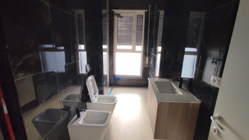 Tirane, jepet me qera apartament 1+1 Kati 7, 70 m² 600 € (Don Bosko)