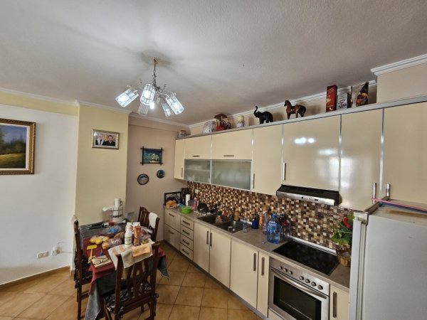 Tirane, shes apartament 2+1+Ballkon Kati 1, 102 m² 120.000 € (MISTO MAME)