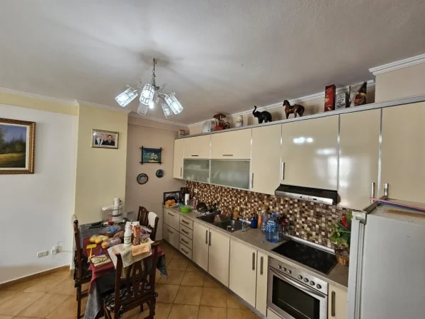 Tirane, shes apartament 2+1+Ballkon Kati 1, 102 m² 120.000 € (MISTO MAME)