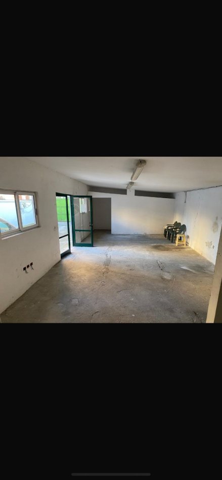 Tirane, jepet me qera Vile 1 Katshe Kati 0, 210 m² 1.000 € (Rruga Benjamin Kruta)