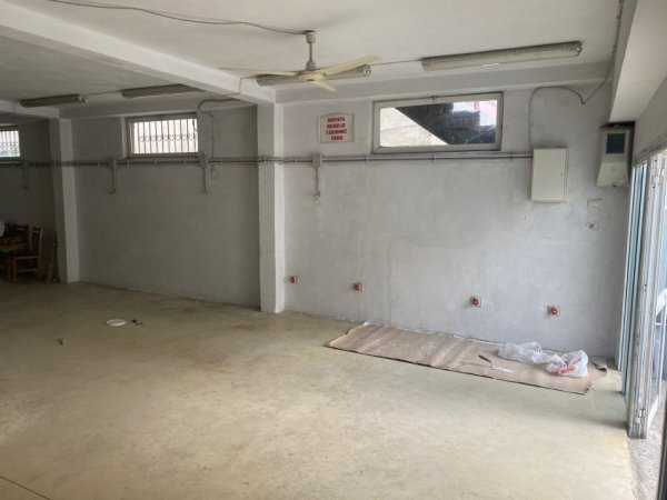 Tirane, jepet me qera Vile 1 Katshe Kati 0, 210 m² 1.000 € (Rruga Benjamin Kruta)