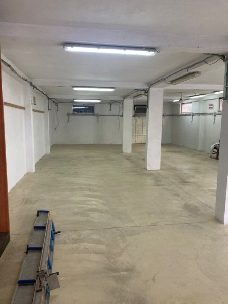 Tirane, jepet me qera Vile 1 Katshe Kati 0, 210 m² 1.000 € (Rruga Benjamin Kruta)
