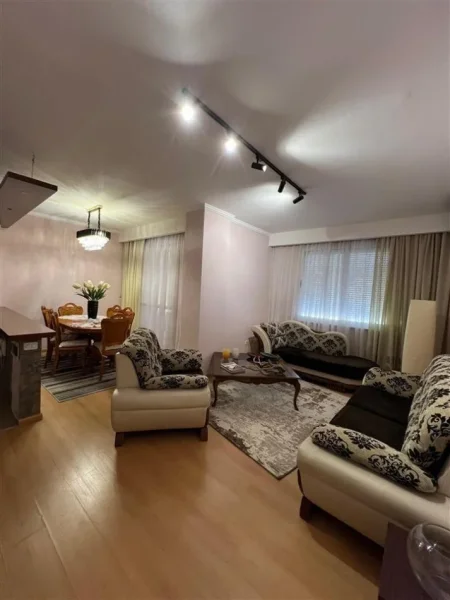 Tirane, jepet me qera apartament 2+1 Kati 8, 120 m² 550 € (ASTIR)