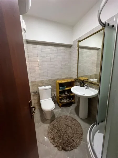 Tirane, jepet me qera apartament 2+1 Kati 8, 120 m² 550 € (ASTIR)