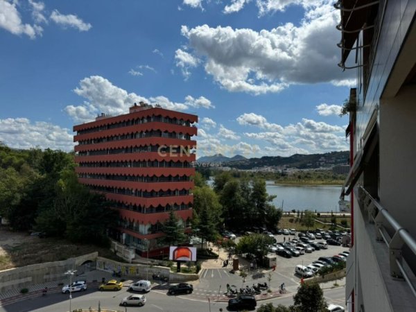 Tirane, jepet me qera apartament 2+1+Aneks+Ballkon Kati 7, 120 m² 1.600 € (NOBIS)