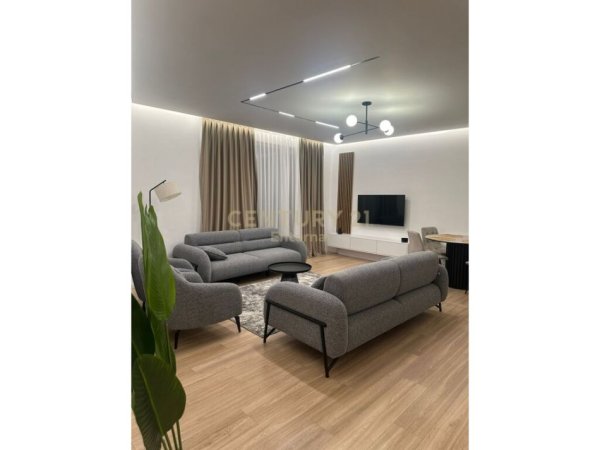 Tirane, jepet me qera apartament 2+1+Aneks+Ballkon Kati 3, 105 m² 1.000 € (Bulevardi i Ri)