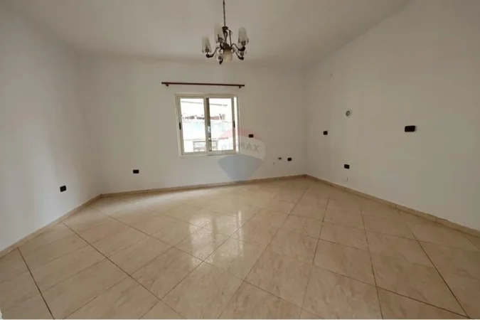 Tirane, jepet me qera Kati 2, 170 m² 1.000 € (Ilo Qafzezi)