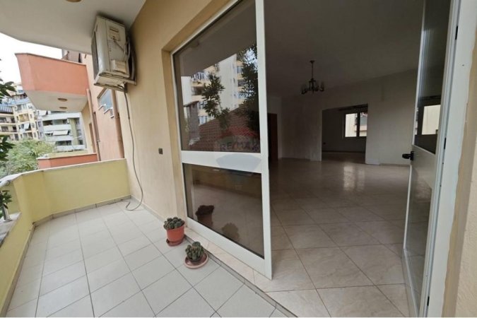 Tirane, jepet me qera Kati 2, 170 m² 1.000 € (Ilo Qafzezi)