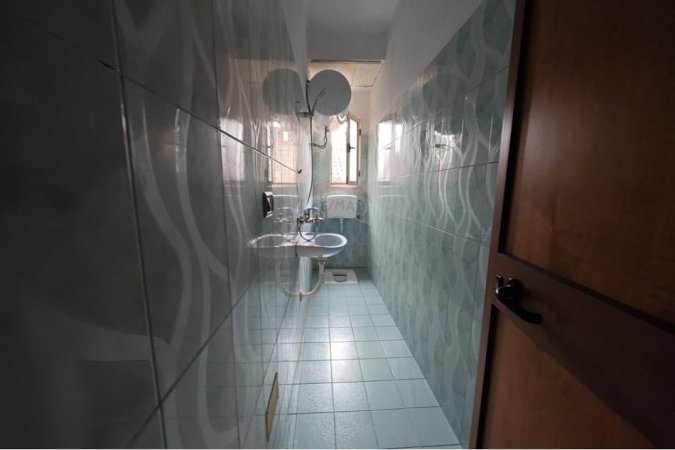 Tirane, jepet me qera Kati 2, 170 m² 1.000 € (Ilo Qafzezi)