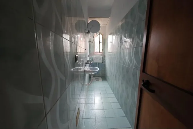 Tirane, jepet me qera Kati 2, 170 m² 1.000 € (Ilo Qafzezi)