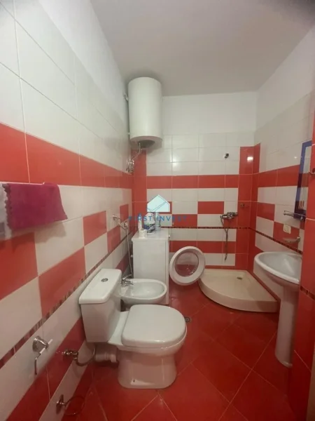 Tirane, jepet me qera apartament 2+1+Aneks+Ballkon Kati 6, 109 m² 600 € (Bill Klinton)