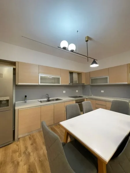 Tirane, shitet apartament 1+1 Kati 4, 75 m² 165.000 € (Komuna e Parisit)