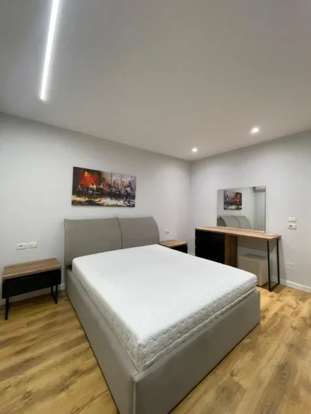 Tirane, shitet apartament 1+1 Kati 4, 75 m² 165.000 € (Komuna e Parisit)