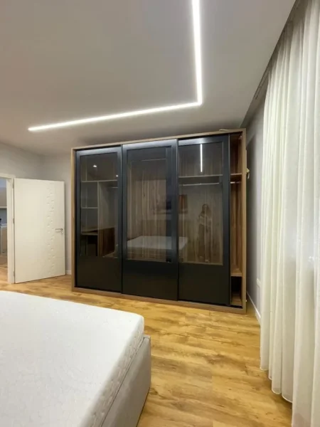 Tirane, shitet apartament 1+1 Kati 4, 75 m² 165.000 € (Komuna e Parisit)