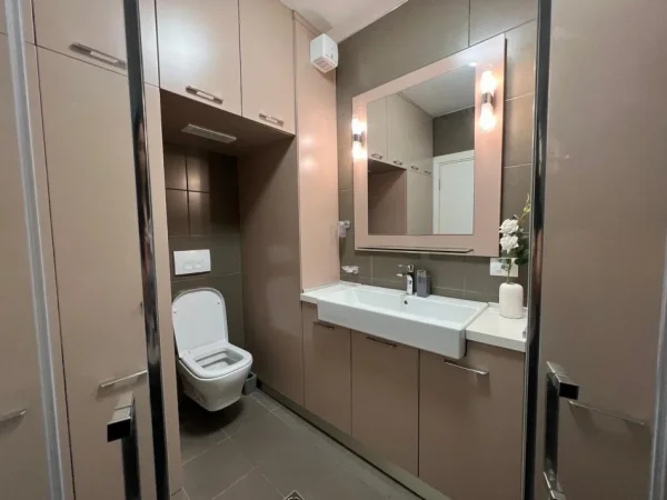 Tirane, shes apartament 2+1+Ballkon Kati 4, 120 m² 220.000 € (Rruga Veli Dedi)