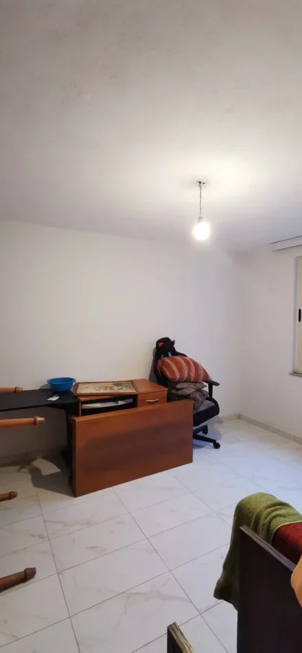 Tirane, jepet me qera apartament Kati 3, 63 m² 500 € (Rruga)