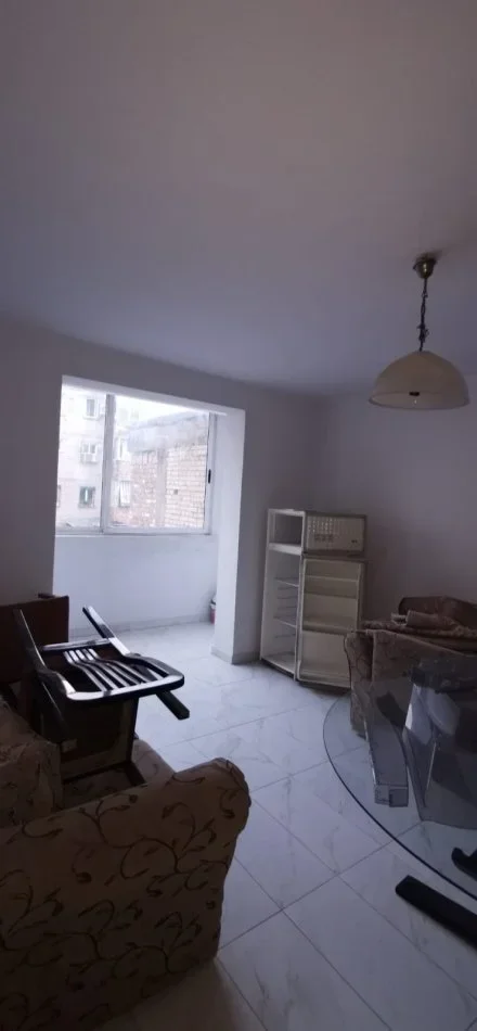 Tirane, jepet me qera apartament Kati 3, 63 m² 500 € (Rruga)