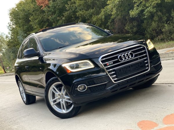 Tirane, shes makine Audi q5 premiun plus Benzin, blu e errët automatik Klima