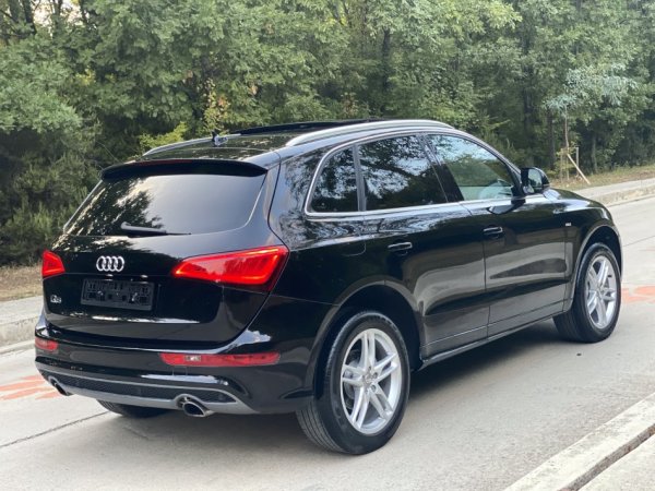 Tirane, shes makine Audi q5 premiun plus Benzin, blu e errët automatik Klima