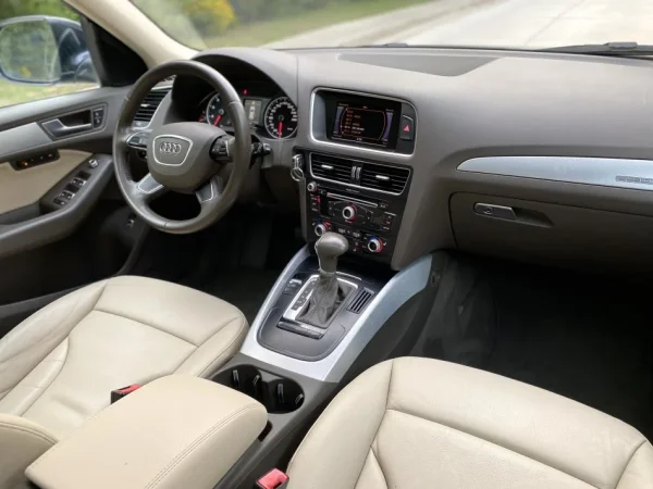 Tirane, shes makine Audi q5 premiun plus Benzin, blu e errët automatik Klima