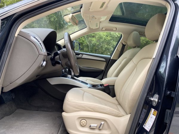 Tirane, shes makine Audi q5 premiun plus Benzin, blu e errët automatik Klima