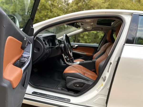 Tirane, shes makine Volvo S60 Benzin, e bardhë automatik Klima 150.000 km