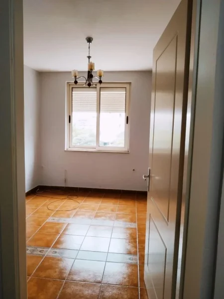 Tirane, jepet me qera apartament 1+1 Kati 2, 50 m² 450 € (21 Dhjetori)