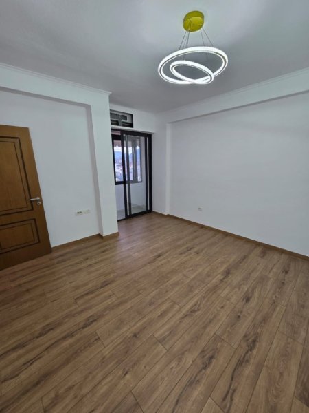 Tirane, shitet apartament 1+1 Kati 5, 90.000 € (Rruga Dibres)