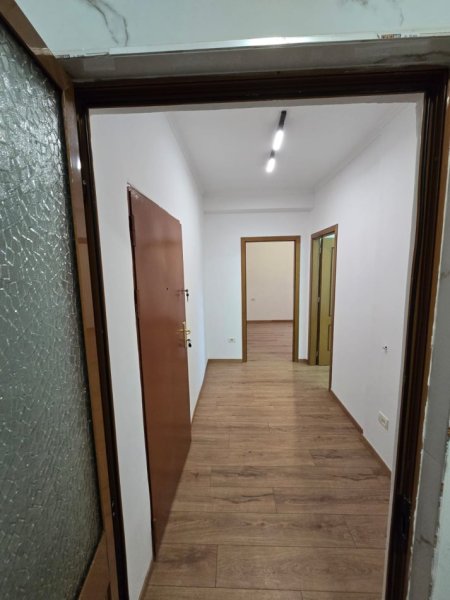 Tirane, shitet apartament 1+1 Kati 5, 90.000 € (Rruga Dibres)